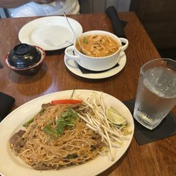Pad thai Red Curry Pad thai Red Curry