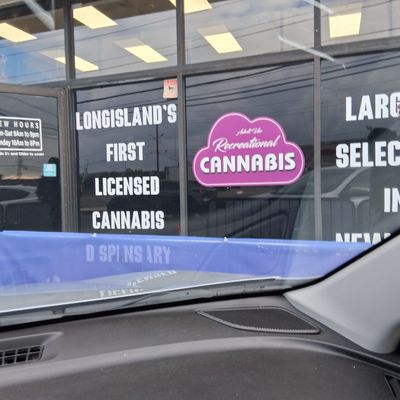 Strain Stars Cannabis Dispensary & Delivery by null