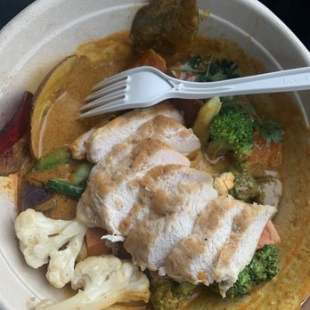 Chinollo - Thai chicken with veggies - New American Near Me - Carson, California