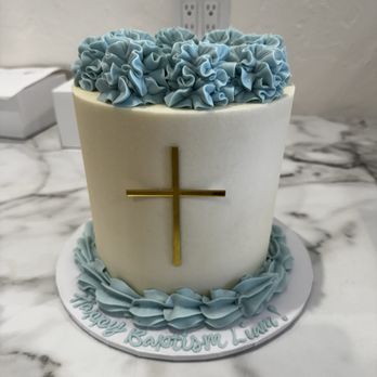 OKC Sweets - Vanilla cake with strawberry filling - Cupcakes Near Me - Oklahoma City, Oklahoma OKC Sweets - Vanilla cake with strawberry filling - Cupcakes Near Me - Oklahoma City, Oklahoma