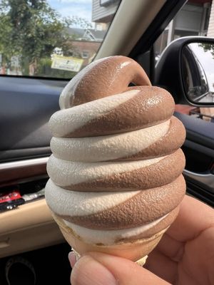 Momma's Grocery + Wine by null