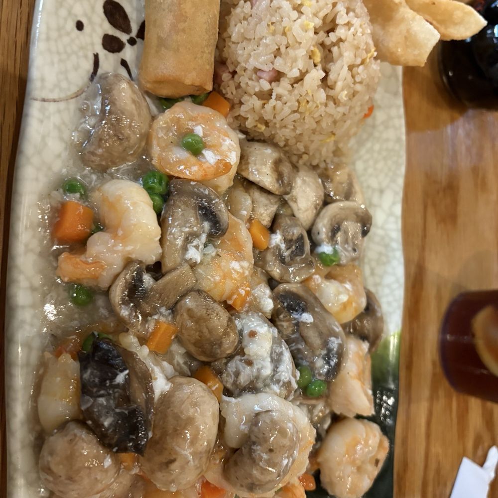 China Gourmet - Shrimp with lobster sauce, fried rice, egg roll , crab ragoon and a bowl of egg drop soup. All included in the lunch special - Chinese Near Me - Pinedale, Wyoming