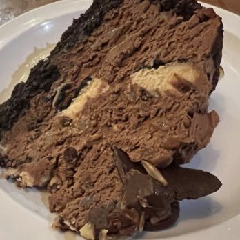 Pier 77 - Chocolate cake from a box, but very good - Seafood Near Me - Fulton, Texas