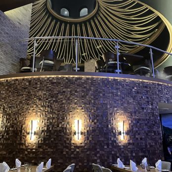 Hana Polynesian Grill - Refined dinning room - Breakfast & Brunch Near Me - Cancún, ROO