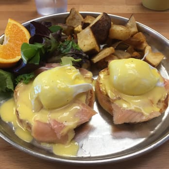 Main Kitchen Cafe - Hemingway Benedict - New American Near Me - Granada Hills, California
