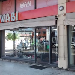 Wabi - Entrada al local.