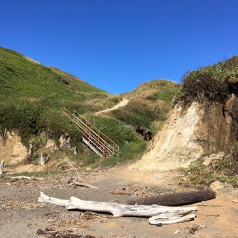 Rodeo Beach - South Rodeo beach access from the trail. Be careful on the metal staircase. Some steps are bent &broken, it will give.Be careful! - Beaches Near Me - Sausalito, California