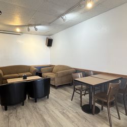 Spielman Bagels and Coffee Roasters - Seating area