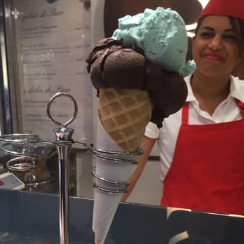 Suso - Gluten free cone with dark chocolate and mint. - Desserts Near Me - Venezia, VE