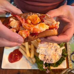 Mulligan's Bar & Grill - Lobster roll