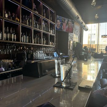 Vye Cocktail Lounge - Cocktail Bars Near Me - Kansas City, Missouri