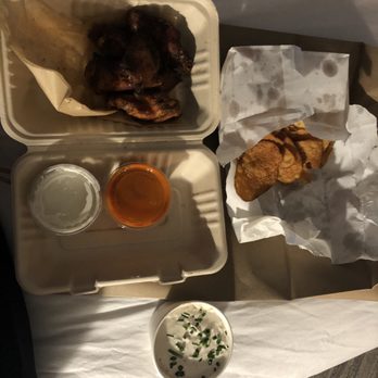 Vinsetta Garage - Smoked wings & chips with dip app - American Near Me - Berkley, Michigan