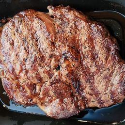 12 oz ribeye. Sorry didn't get a pic of the sides. Was in a hurry.