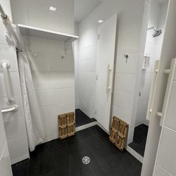 SoulCycle - Showers (2 regular, 1 handicap)