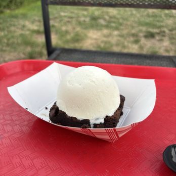 The Lobster Pool - perfect ice cream brownie - Seafood Near Me - Rockport, Massachusetts The Lobster Pool - perfect ice cream brownie - Seafood Near Me - Rockport, Massachusetts