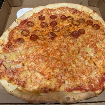 O.G. Pizza - Half pep/half Hawaiian, but they forgot the Canadian bacon - Pizza Near Me - Phoenix, Arizona O.G. Pizza - Half pep/half Hawaiian, but they forgot the Canadian bacon - Pizza Near Me - Phoenix, Arizona