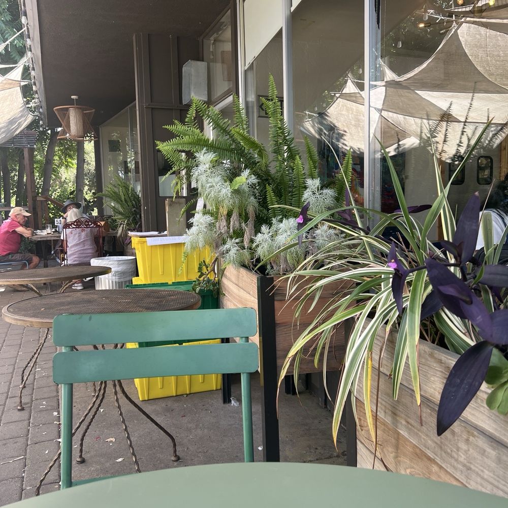 Farmer And The Cook - Outdoor seating area - Juice Bars & Smoothies Near Me - Ojai, California