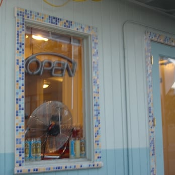 Tiniest Bar in Texas - Really Tiny Bar - Bars Near Me - Austin, Texas