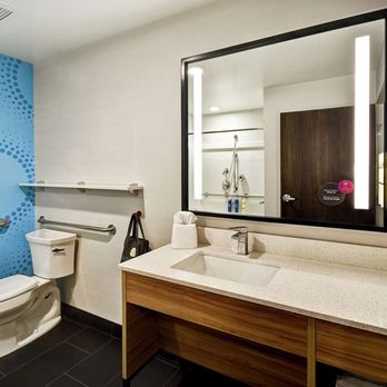 Tru by Hilton Fort Wayne - Guest room bath - Hotels Near Me - Fort Wayne, Indiana Tru by Hilton Fort Wayne - Guest room bath - Hotels Near Me - Fort Wayne, Indiana
