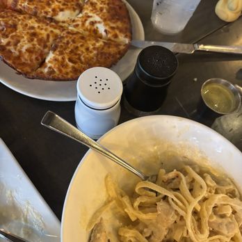 Marakas Pizza - Chicken Fettuccine Alfredo Bacon Pizza (Small 10") - Pizza Near Me - Miami, Florida Marakas Pizza - Chicken Fettuccine Alfredo Bacon Pizza (Small 10") - Pizza Near Me - Miami, Florida