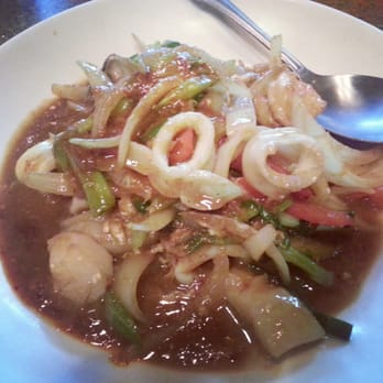 Thai Smile - Deep Sea House Special.Very good!!! Shrimp, scallops, squid & mussels with celery, onions, scallions, and egg in a curry sauce - Thai Near Me - Chattanooga, Tennessee