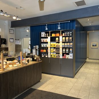 Red Door Provisions - 咖啡店里 - Coffee & Tea Near Me - Ottawa, Ontario Red Door Provisions - 咖啡店里 - Coffee & Tea Near Me - Ottawa, Ontario