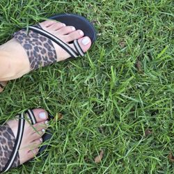 Professionail - Off-white pearl pedicure done by Mr. Le