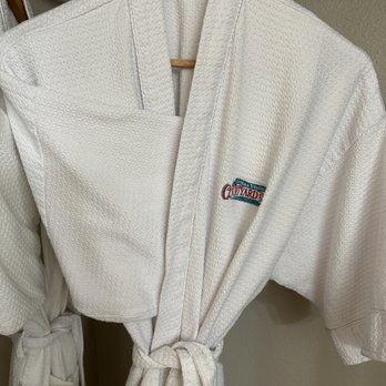 Grass Valley Courtyard Suites - Cozy robes - Hotels Near Me - Grass Valley, California Grass Valley Courtyard Suites - Cozy robes - Hotels Near Me - Grass Valley, California