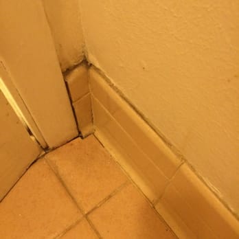 Hillcrest Inn - Tile in the bathroom. - Hotels Near Me - Kerrville, Texas Hillcrest Inn - Tile in the bathroom. - Hotels Near Me - Kerrville, Texas