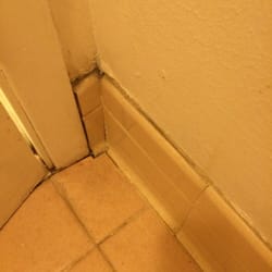 Hillcrest Inn - Tile in the bathroom.