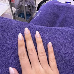 Dip + shellac color. Short almond in color #173. Dip + shellac color. Short almond in color #173.