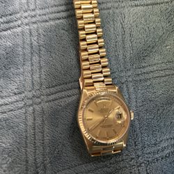 Can you tell the difference between a watch link and a bezel? I sure hope so!