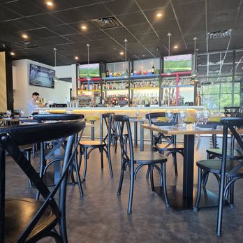 Vespino Pizza Restaurant - Interior dining area - Pizza Near Me - Fairfield, Connecticut