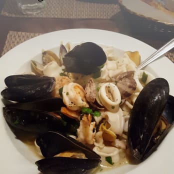Da Nonna Rosa - Frutti Di Mare (mussels, little neck clams, calamari, jumbo shrimp) with Linguine in a white wine sauce! - Italian Near Me - Brooklyn, New York
