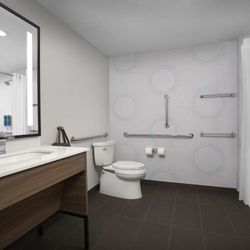 Guest room bath