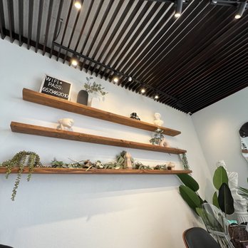 Da Vien Coffee - Inside decor - Desserts Near Me - Westminster, California