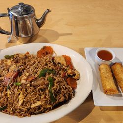 NaRa Thai Cuisine - Mama noodles/ chicken. Appetizer, egg rolls w/chicken. Topped off w/ green tea.