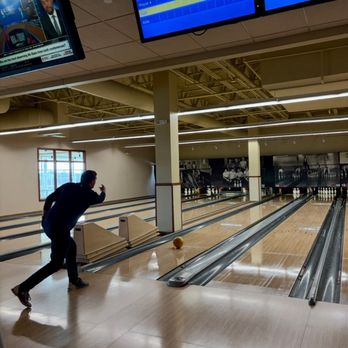 Pinstripes - Bowling Near Me - Edina, Minnesota