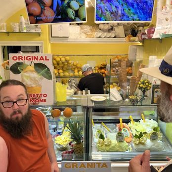 A Sciulia - Ice Cream & Frozen Yogurt Near Me - Amalfi Italy, SA