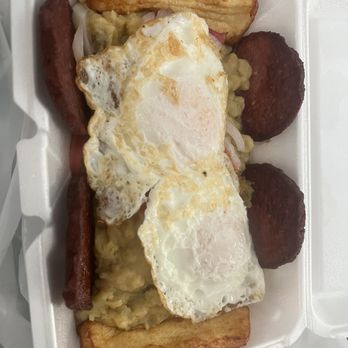 El Fogón de Yuyu Restaurant - El trato fue excelente muy amables y la comida riquísima!! Mangu, salami, queso frito y huevitos. Todo rico rico!! - Dominican Near Me - Springfield, Massachusetts El Fogón de Yuyu Restaurant - El trato fue excelente muy amables y la comida riquísima!! Mangu, salami, queso frito y huevitos. Todo rico rico!! - Dominican Near Me - Springfield, Massachusetts