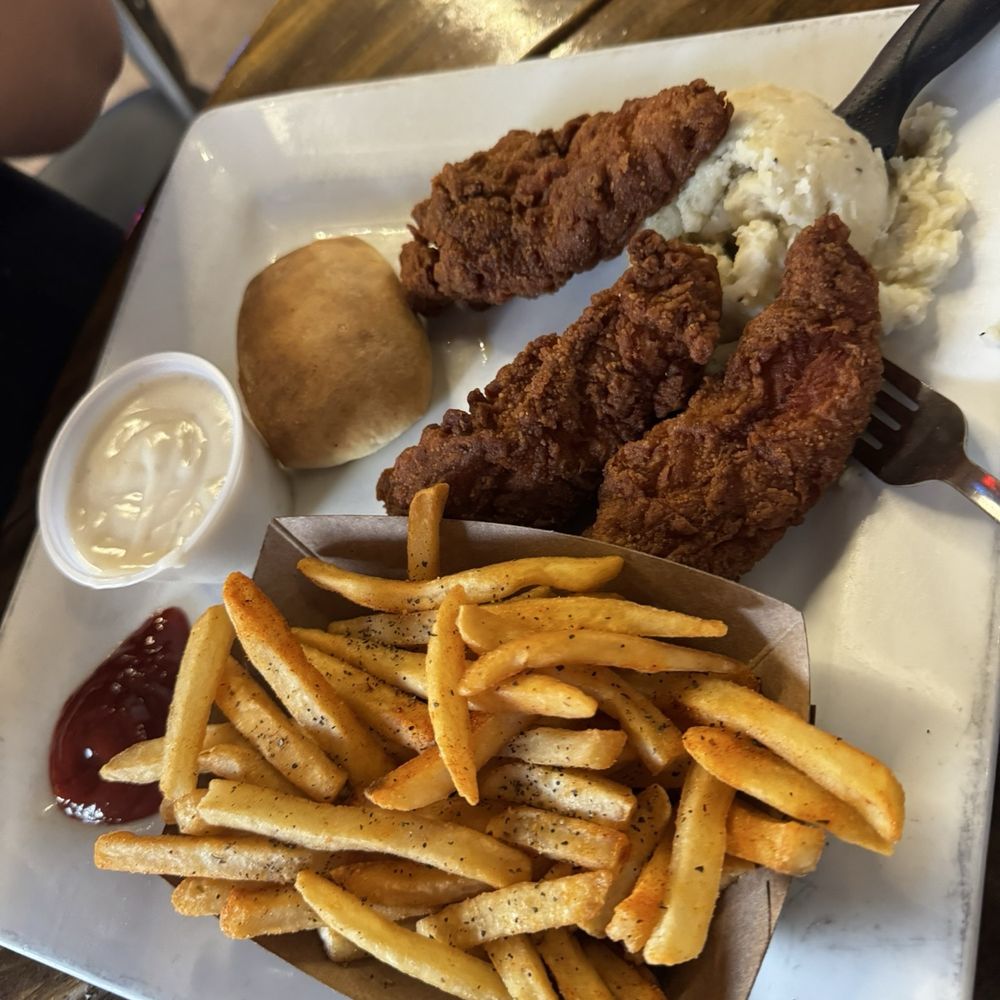 Red Rooster IceHouse - Chicken strip dinner - American Near Me - Hawkins, Texas Red Rooster IceHouse - Chicken strip dinner - American Near Me - Hawkins, Texas