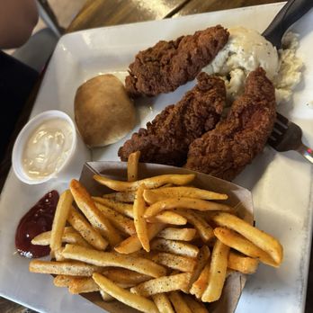 Red Rooster IceHouse - Chicken strip dinner - American Near Me - Hawkins, Texas Red Rooster IceHouse - Chicken strip dinner - American Near Me - Hawkins, Texas