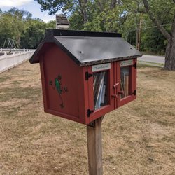 Lauren Dill Little Library - Lauren Dill Little Library, Shirley