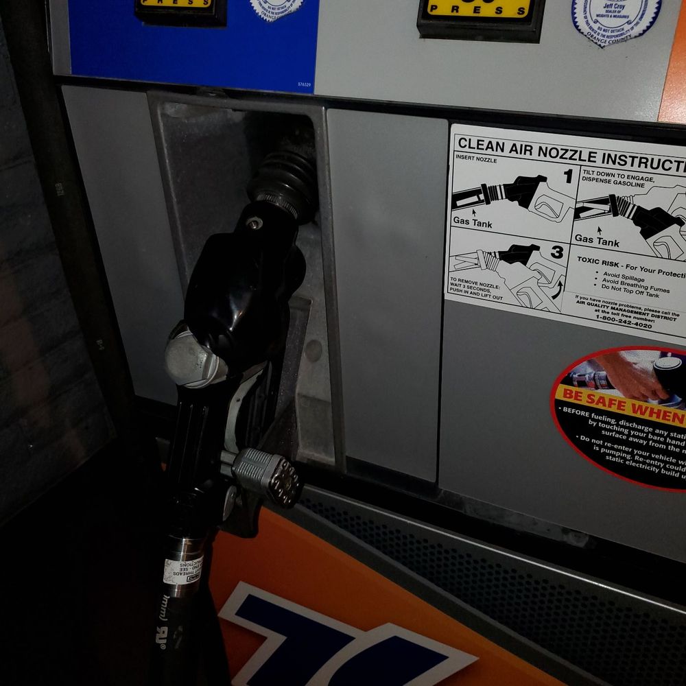 Credit card processes but the damn handles are padlocked?!? Why? Guess these guys don't like making money Credit card processes but the damn handles are padlocked?!? Why? Guess these guys don't like making money