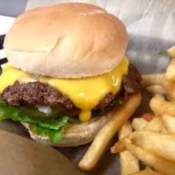 Clyde's Burgers - Cheesy Cheddar Burger