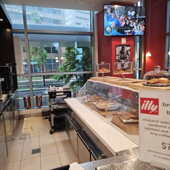 Renaissance Arlington Capital View Hotel - COFFEE SHOP - Hotels Near Me - Arlington, Virginia