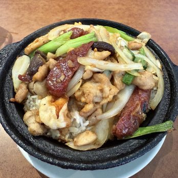 Pho Vung Tau - Vietnamese Clay Pot Rice with Chicken, Chinese Sausage, Shrimp, Mushrooms, Onion and Green Onions with Crispy Rice - Vietnamese Near Me - San Francisco, California