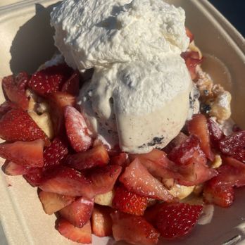Endless Summer Sweets - Strawberry funnel cake with cookies & cream ice cream - Desserts Near Me - Berkeley, California