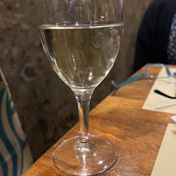 Gato Pardo - White whine , casa house wine - Portuguese Near Me - Lisbon, 11