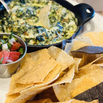 Local Table - Cast-iron Spinach Artichoke Dip - New American Near Me - Cypress, Texas